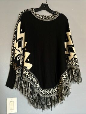 STYLE RACK BLACK & CREAM AZTEC FRINGE PONCHO SWEATER